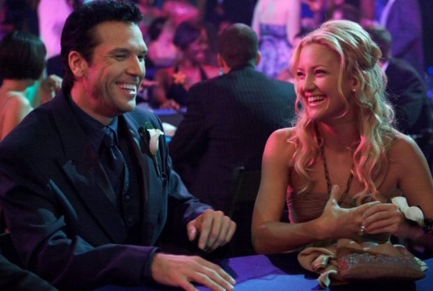 Main reasons why women swipe right on Tinder and choose you.