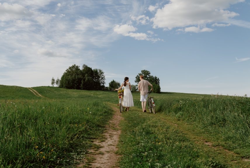 Can men and women be just good friends?