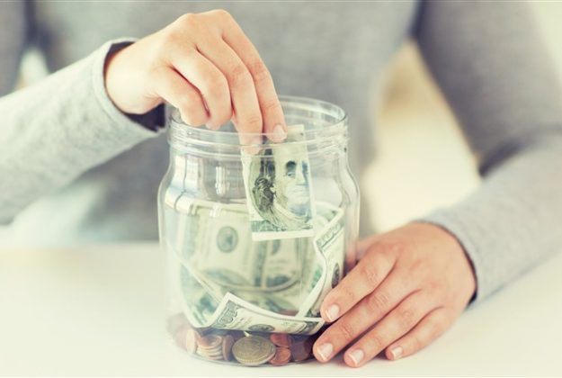 How to Handle Financial Challenges in Relationships
