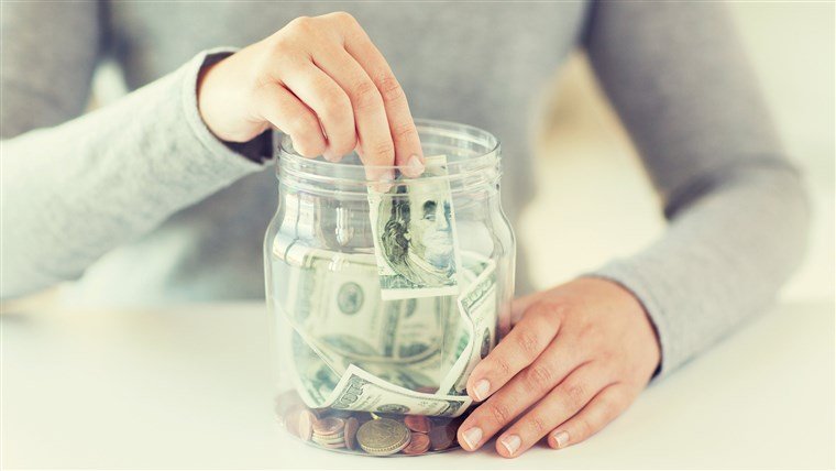 How to Handle Financial Challenges in Relationships