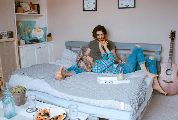 10 dating tips to men on how to spend holidays with your lady