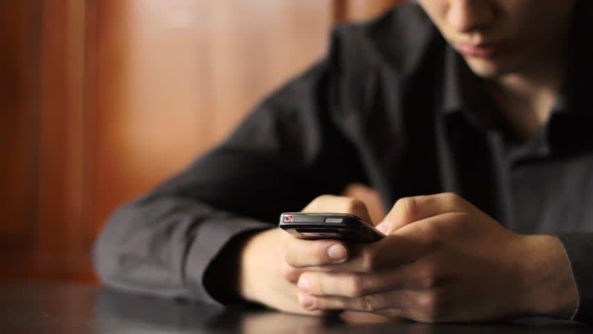 Why does a girl who gave me her number doesn`t respond to me anymore?